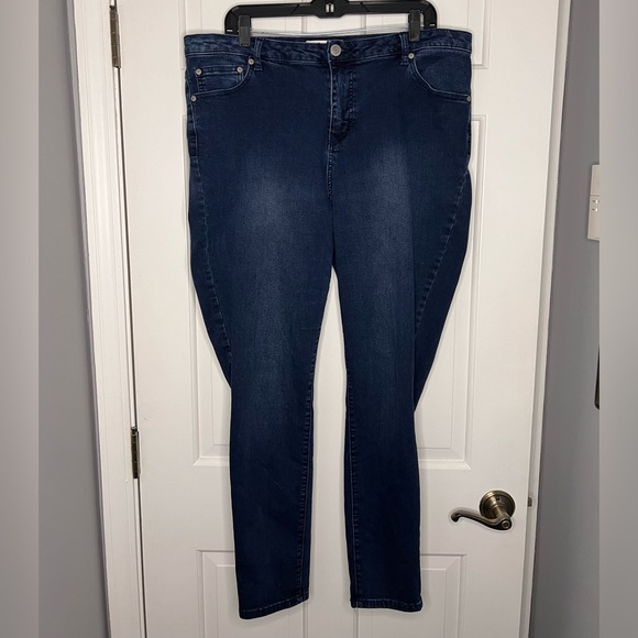 Eloquii Classic Fit Sculpting Skinny Jean in Dark Wash Size 18 - Picture 2 of 4